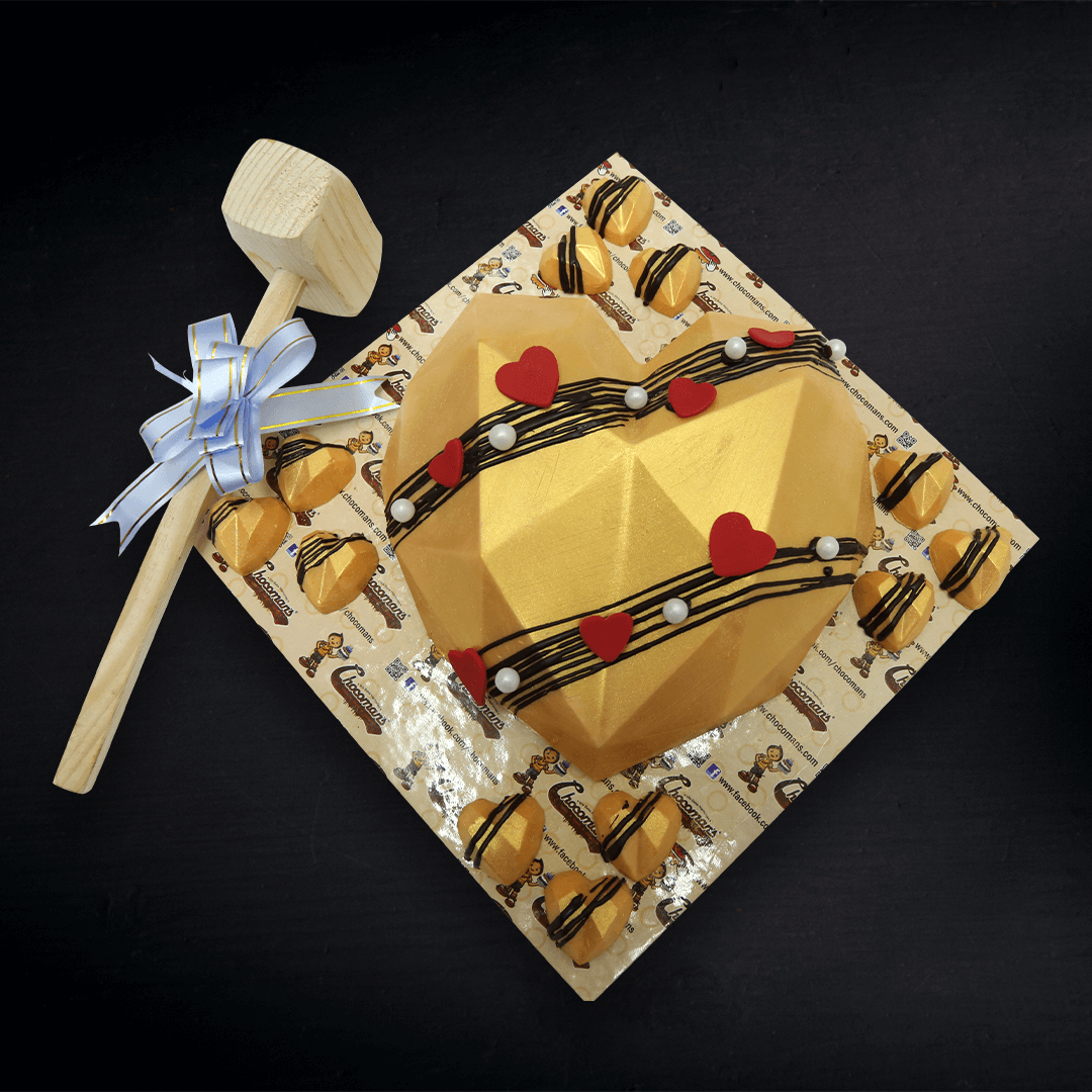 Pinata Gold Heart Cake (750 Grams)